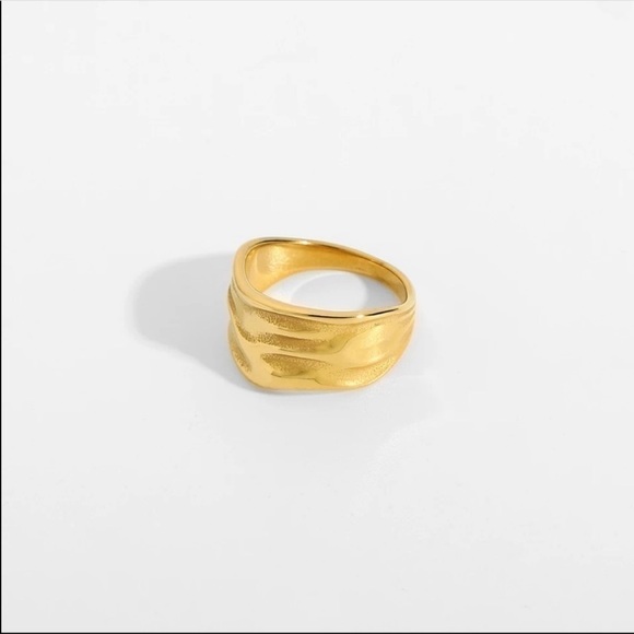 #22 𝅺NEW Minimalist Hammered 18K Gold Plated Ring - Picture 6 of 9